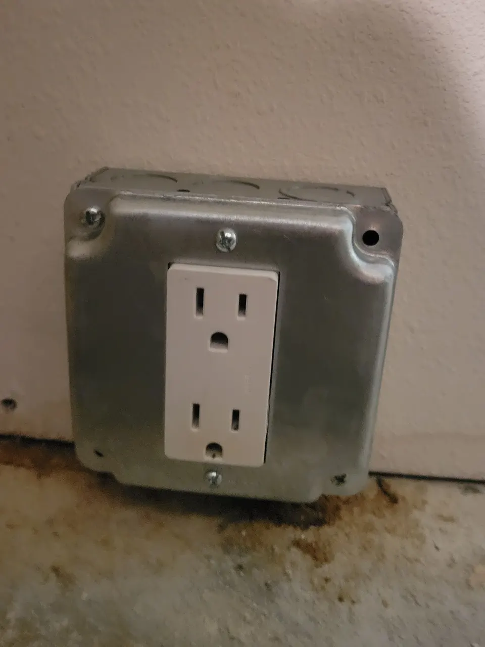 Outlet installation — after photo, In Phaze Electric job 20505