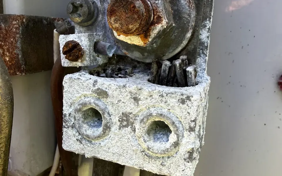 Burning smell or sparks