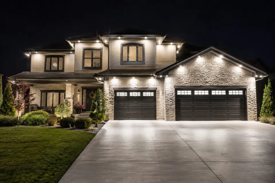 Bright white for daily security lighting (illustration)